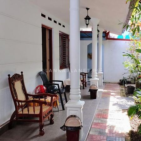 Twin Palms Hotel Mirissa Kültér fotó