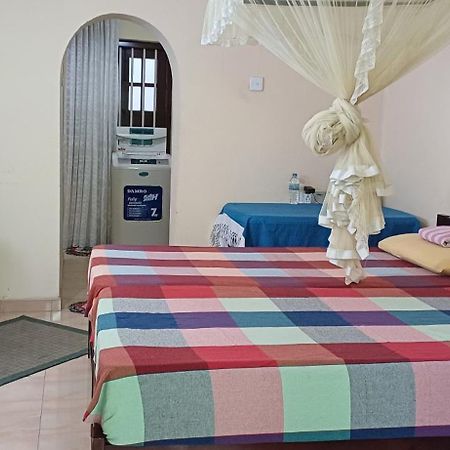 Twin Palms Hotel Mirissa Kültér fotó