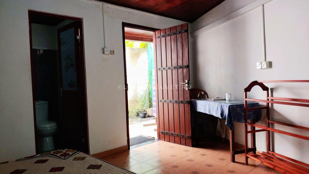Twin Palms Hotel Mirissa Kültér fotó
