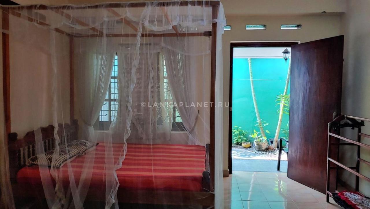 Twin Palms Hotel Mirissa Kültér fotó