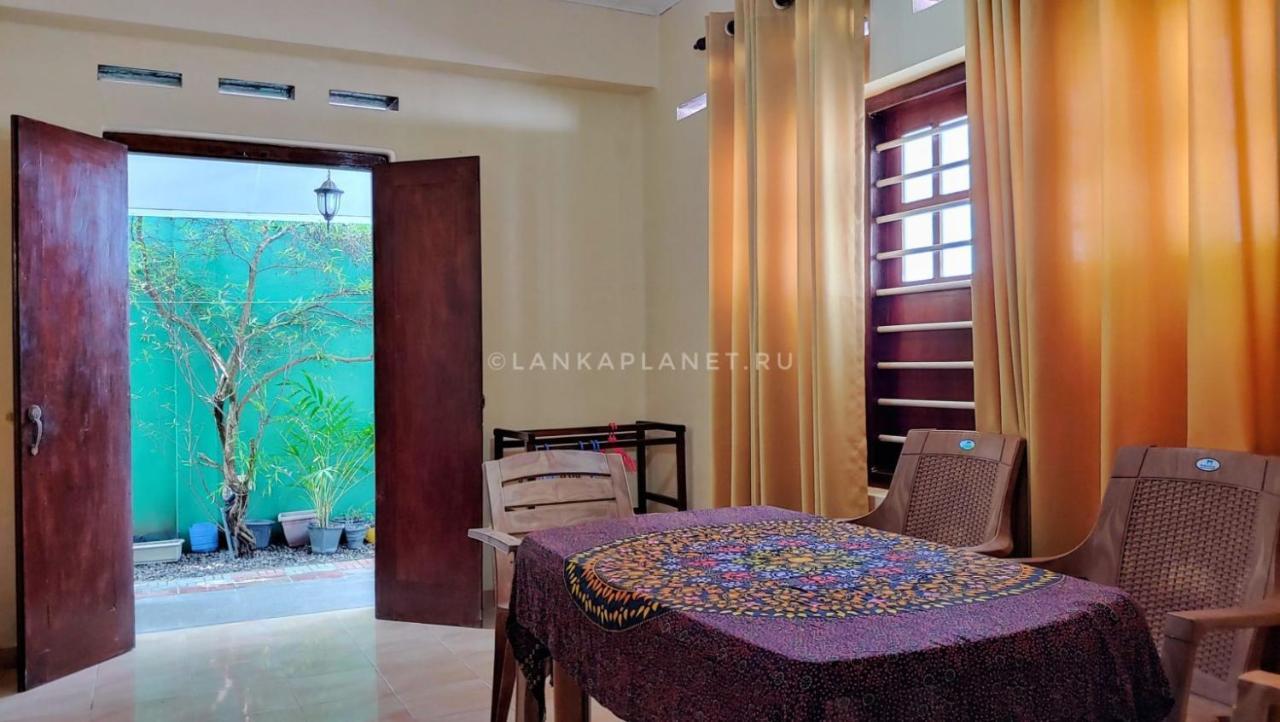 Twin Palms Hotel Mirissa Kültér fotó