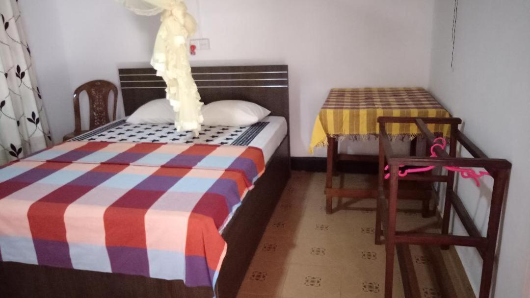 Twin Palms Hotel Mirissa Kültér fotó